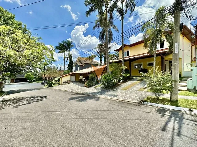 Casa com 1116m² 4 quartos e 6 banheiros, à venda, no bairro São Paulo II em Cotia