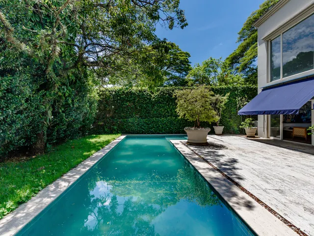 Casa com 1498m² 5 quartos e 7 banheiros, à venda ou para alugar, no bairro Jardim Guedala em São Paulo