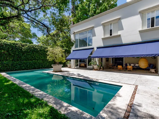 Casa com 1498m² 5 quartos e 7 banheiros, à venda ou para alugar, no bairro Jardim Guedala em São Paulo