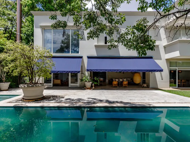 Casa com 1498m² 5 quartos e 7 banheiros, à venda ou para alugar, no bairro Jardim Guedala em São Paulo