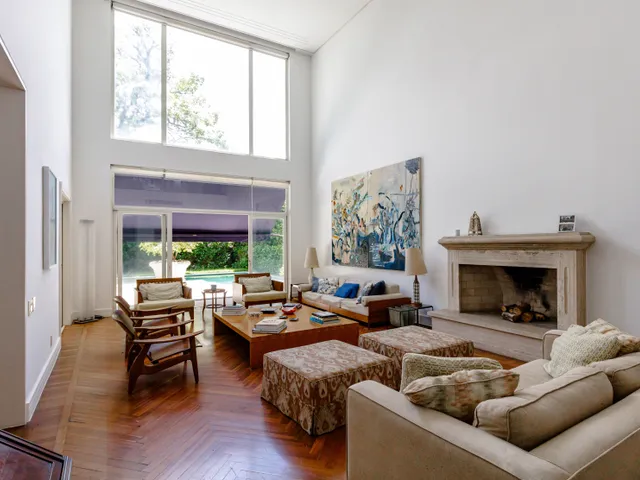 Casa com 1498m² 5 quartos e 7 banheiros, à venda ou para alugar, no bairro Jardim Guedala em São Paulo