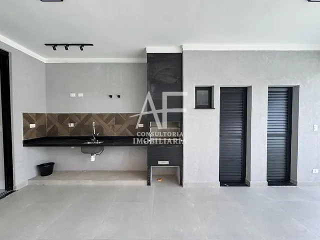 Casa com 300m² 3 quartos e 3 banheiros, à venda, no bairro Jardim Jaraguá em Taubaté