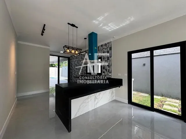 Casa com 300m² 3 quartos e 3 banheiros, à venda, no bairro Jardim Jaraguá em Taubaté