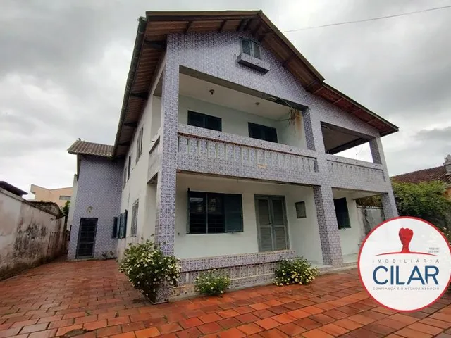 Casa com 956m², à venda, no bairro Centro em Antonina