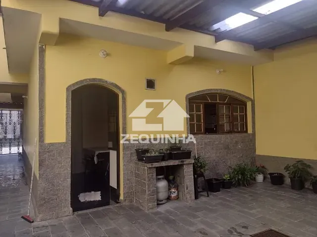 Casa com 175m² 3 quartos e 2 banheiros, à venda, no bairro Parque Santa Teresa em Carapicuiba