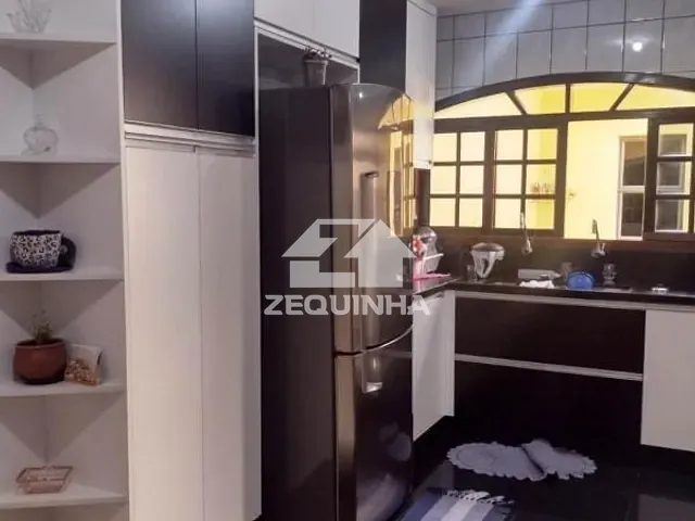 Casa com 175m² 3 quartos e 2 banheiros, à venda, no bairro Parque Santa Teresa em Carapicuiba