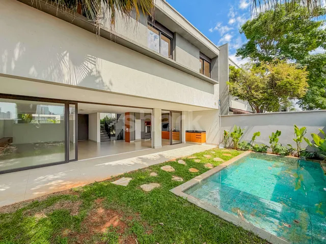 Casa com 300m² 4 quartos e 6 banheiros, à venda, no bairro Campo Belo em São Paulo