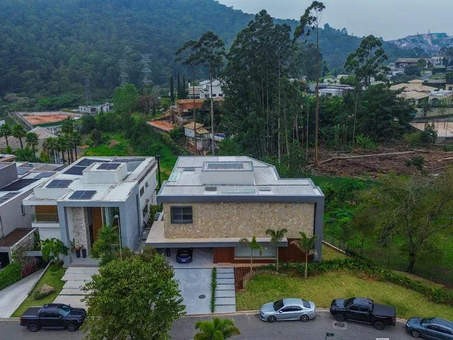 Casa com 576m² 5 quartos e 7 banheiros, à venda, no bairro Alphaville em Barueri