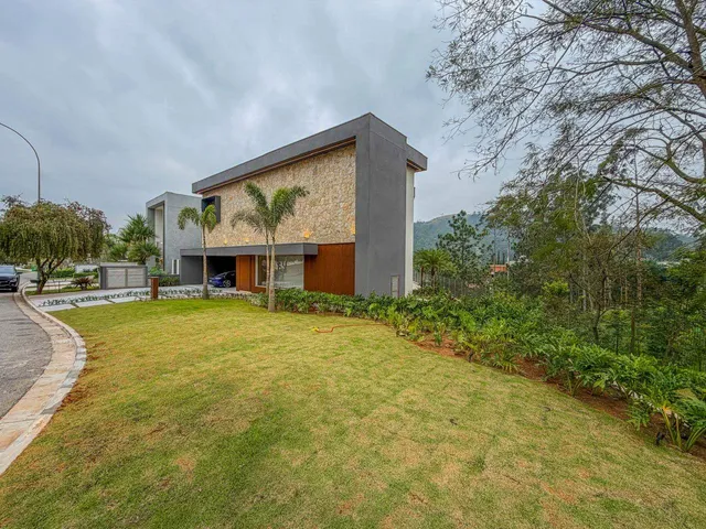 Casa com 576m² 5 quartos e 7 banheiros, à venda, no bairro Alphaville em Barueri