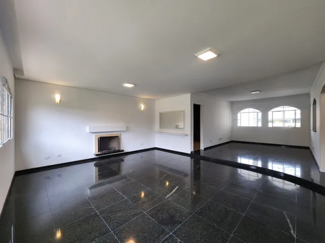 Casa com 560m² 4 quartos e 6 banheiros, à venda ou para alugar, no bairro Alphaville em Barueri