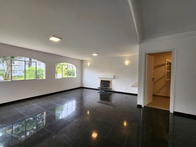 Casa com 560m² 4 quartos e 6 banheiros, à venda ou para alugar, no bairro Alphaville em Barueri
