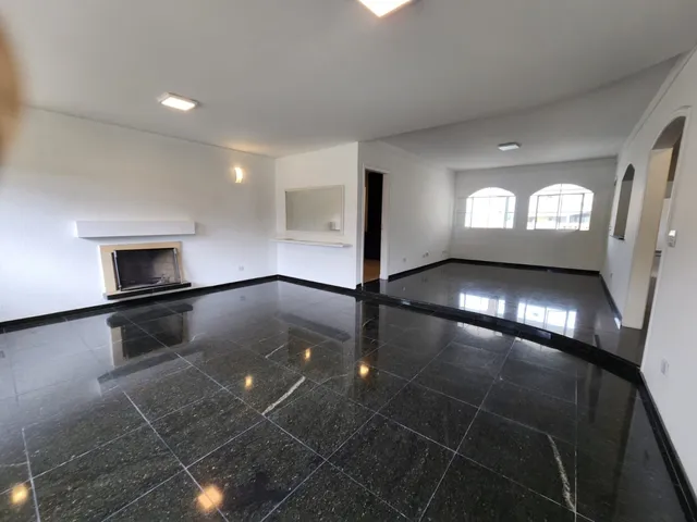 Casa com 560m² 4 quartos e 6 banheiros, à venda ou para alugar, no bairro Alphaville em Barueri