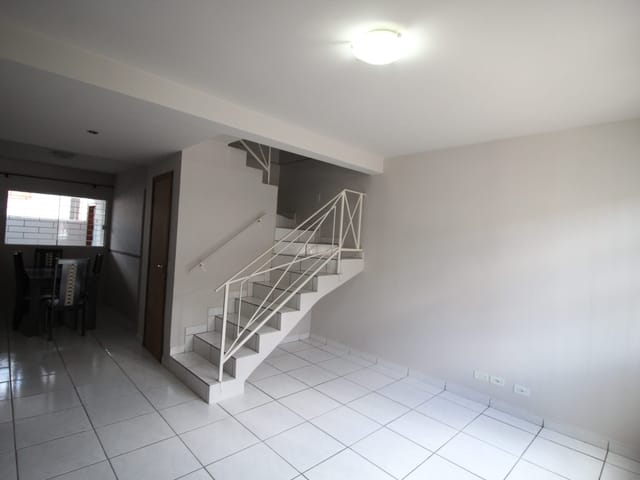 Casa com 67m² 2 quartos e 2 banheiros, à venda, no bairro Oficinas em Ponta Grossa