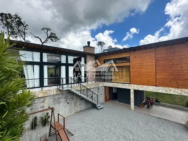 Casa com 2400m² 3 quartos e 2 banheiros, à venda, no bairro Área Rural em Santo Amaro da Imperatriz