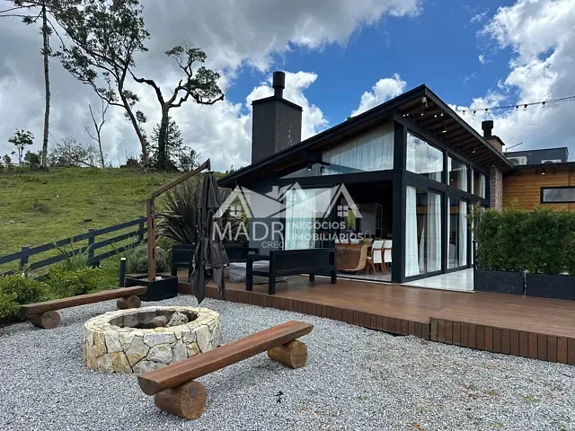 Casa com 2400m² 3 quartos e 2 banheiros, à venda, no bairro Área Rural em Santo Amaro da Imperatriz