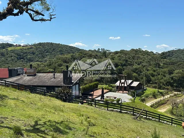 Casa com 2400m² 3 quartos e 2 banheiros, à venda, no bairro Área Rural em Santo Amaro da Imperatriz