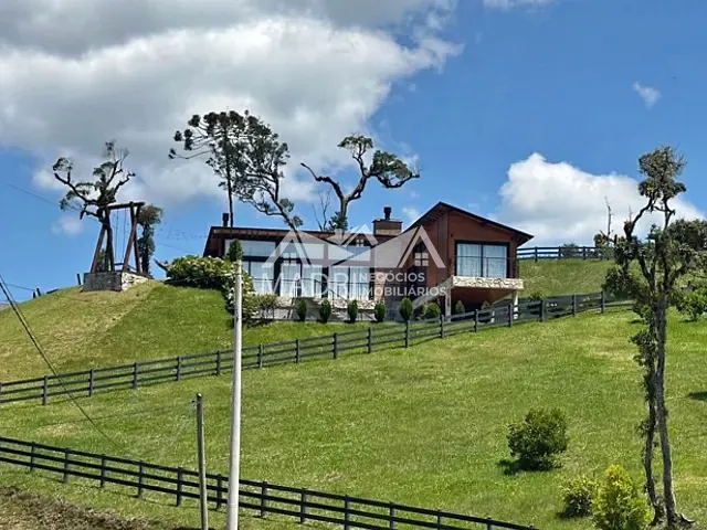 Casa com 2400m² 3 quartos e 2 banheiros, à venda, no bairro Área Rural em Santo Amaro da Imperatriz