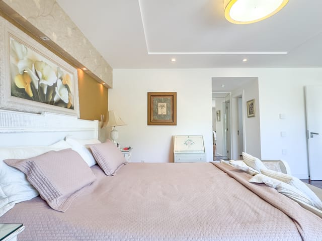 Casa com 930m² 5 quartos e 9 banheiros, à venda, no bairro Barra da Tijuca em Rio de Janeiro