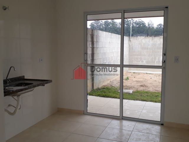 Casa à venda, no bairro Conjunto Habitacional Terra dos Ipês W em Pindamonhangaba