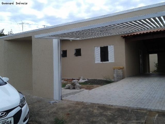 Foto do Casa - CASA LOCALIZADA PRÓXIMA A AVENIDA DONA FLORIANA, COM TODA INFRAESTRUTURA, RECÉM REFORMADA, 3 DORMITÓRIOS SENDO UM SUÍTE, SALA P 2 AMBIENTES, COZINHA, LAVANDERIA, GARAGEM AMPLA E QUINTAL. | Guaxupé Imóveis Ltda