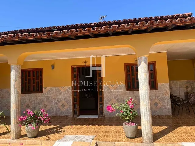 Casa com 493m² 3 quartos e 2 banheiros, à venda, no bairro Jardim Ana Lúcia em Goiânia