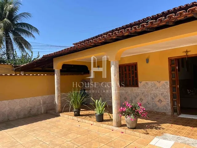 Casa com 493m² 3 quartos e 2 banheiros, à venda, no bairro Jardim Ana Lúcia em Goiânia