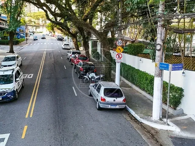 Casa com 1253m², à venda ou para alugar, no bairro Vila Sofia em São Paulo