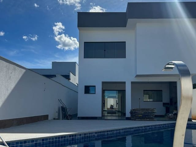 Casa com 420m² 5 quartos e 7 banheiros, à venda, no bairro Lagoa em Macaé