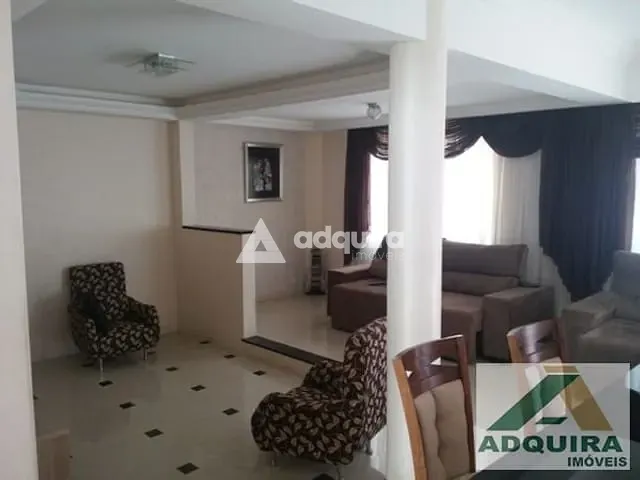 Casa com 520m² 5 quartos e 6 banheiros, à venda, no bairro Centro em Ponta Grossa