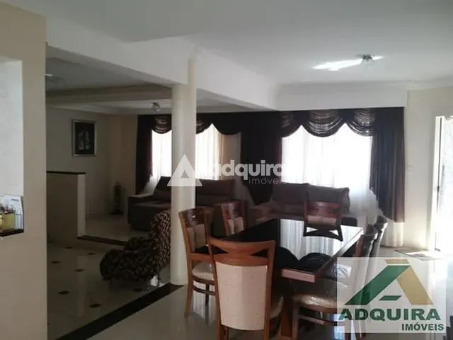 Casa com 520m² 5 quartos e 6 banheiros, à venda, no bairro Centro em Ponta Grossa