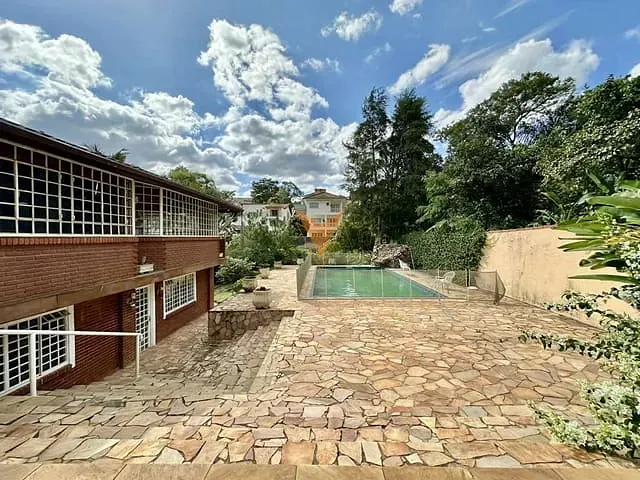 Casa com 1053m² 5 quartos e 6 banheiros, à venda ou para alugar, no bairro Parque Dom Henrique em Cotia