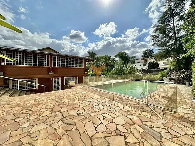 Casa com 1053m² 5 quartos e 6 banheiros, à venda ou para alugar, no bairro Parque Dom Henrique em Cotia
