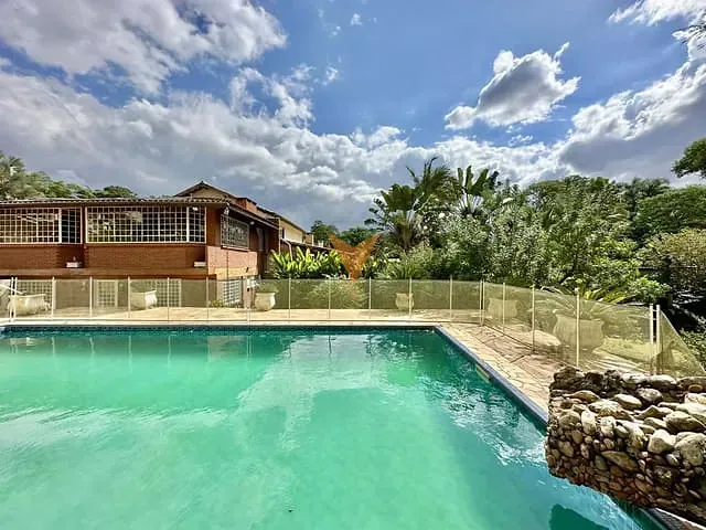 Casa com 1053m² 5 quartos e 6 banheiros, à venda ou para alugar, no bairro Parque Dom Henrique em Cotia