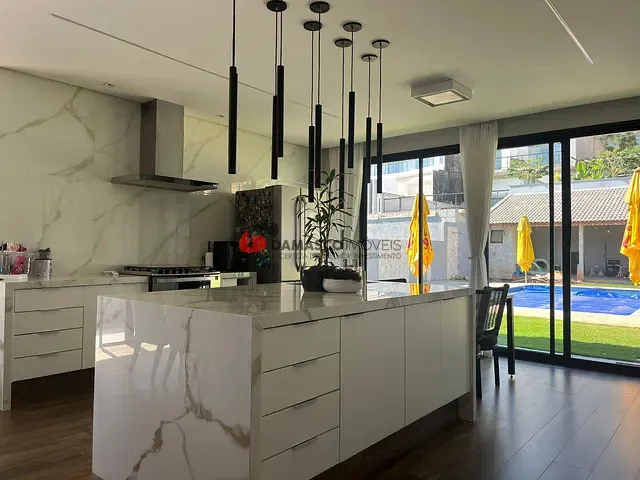 Casa com 720m² 4 quartos e 3 banheiros, à venda, no bairro Estância Santa Maria do Portão em Atibaia