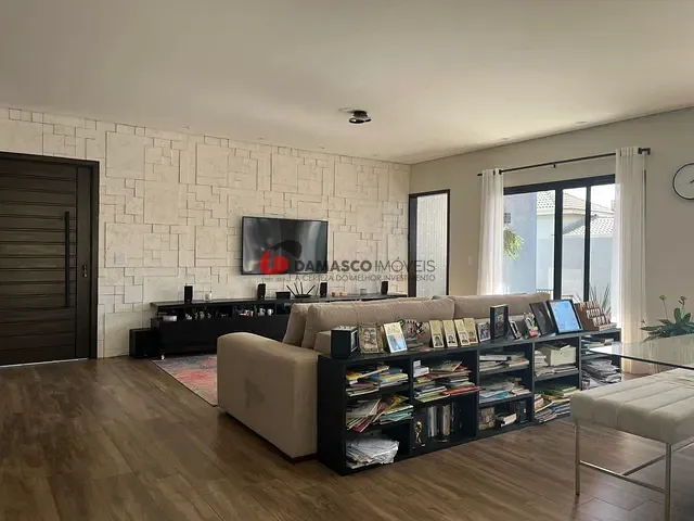 Casa com 720m² 4 quartos e 3 banheiros, à venda, no bairro Estância Santa Maria do Portão em Atibaia