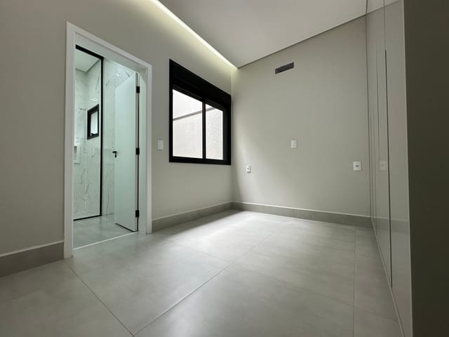 Casa com 200m² 3 quartos e 2 banheiros, à venda, no bairro Vila Monte Alegre em Paulínia
