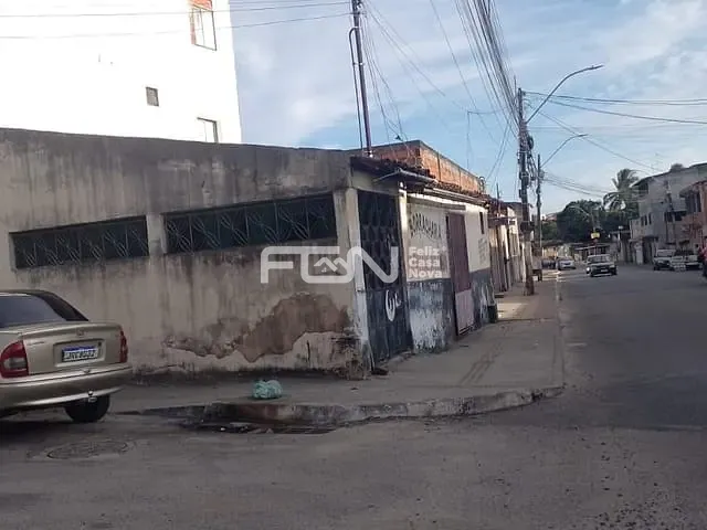 Casa à venda, no bairro Camaçari de Dentro em Camaçari