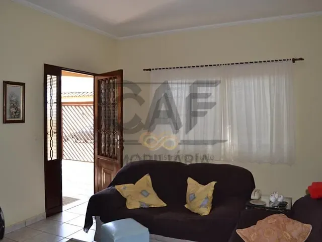 Casa com 250m² 3 quartos e 2 banheiros, à venda, no bairro Parque Residencial Groot em Holambra