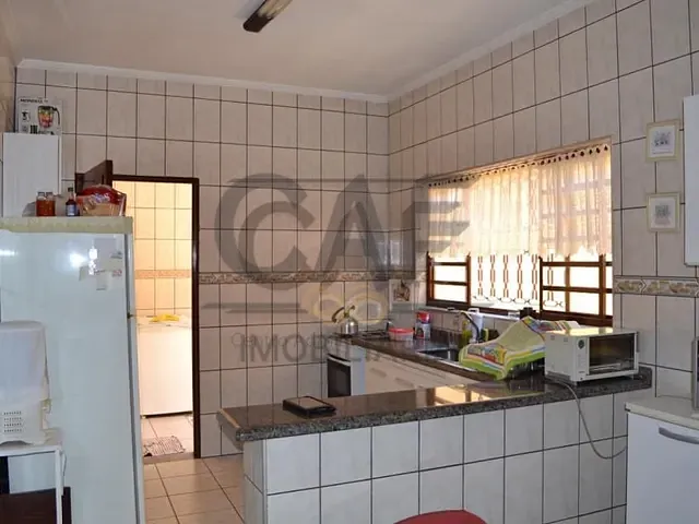 Casa com 250m² 3 quartos e 2 banheiros, à venda, no bairro Parque Residencial Groot em Holambra