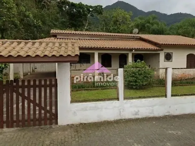 Casa com 979m² 3 quartos e 3 banheiros, à venda, no bairro Barra Seca em Ubatuba
