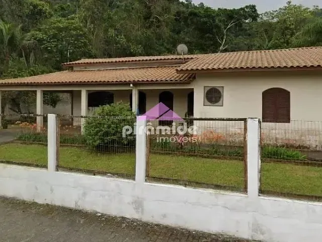 Casa com 979m² 3 quartos e 3 banheiros, à venda, no bairro Barra Seca em Ubatuba