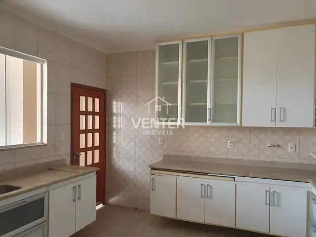 Casa com 264m² 3 quartos e 2 banheiros, à venda, no bairro Piracangaguá em Taubaté