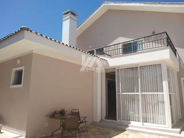 Casa com 465m² 4 quartos e 4 banheiros, à venda, no bairro Oficinas em Ponta Grossa