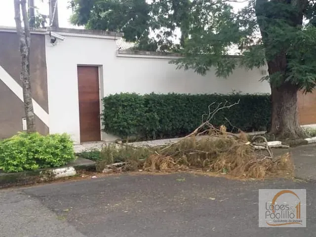 Casa com 600m² 4 quartos e 3 banheiros, à venda, no bairro Vila Loanda em Atibaia