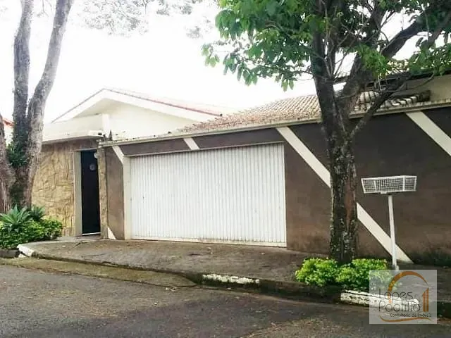 Casa com 600m² 4 quartos e 3 banheiros, à venda, no bairro Vila Loanda em Atibaia