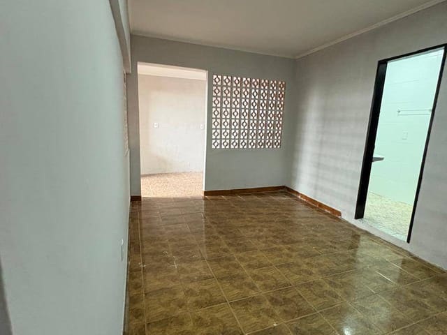 Casa com 100m² 2 quartos e 1 banheiro, para alugar, no bairro Conjunto Habitacional Parque Itajaí em Campinas