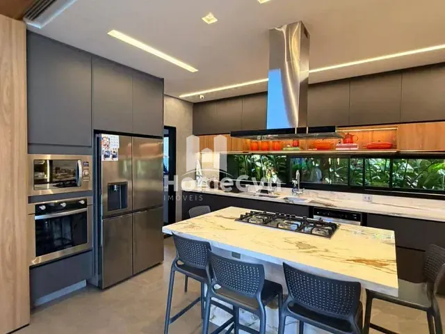 Casa com 587m² 4 quartos e 5 banheiros, à venda, no bairro Jardins Itália em Goiânia