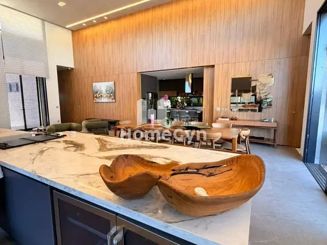 Casa com 587m² 4 quartos e 5 banheiros, à venda, no bairro Jardins Itália em Goiânia