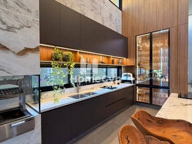 Casa com 587m² 4 quartos e 5 banheiros, à venda, no bairro Jardins Itália em Goiânia