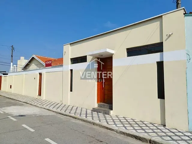 Casa à venda, no bairro Centro em Taubaté
